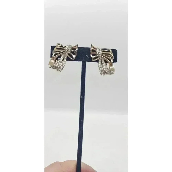 Vintage Earrings Gold Bows & Ribbons Rhinestone Clip Dimensional Holiday Gift - Picture 2 of 7